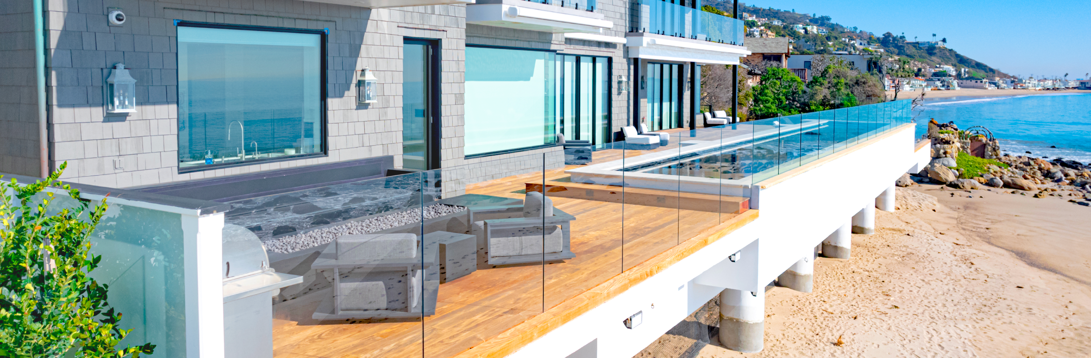 Glass railing on a composite deck by LA Decks