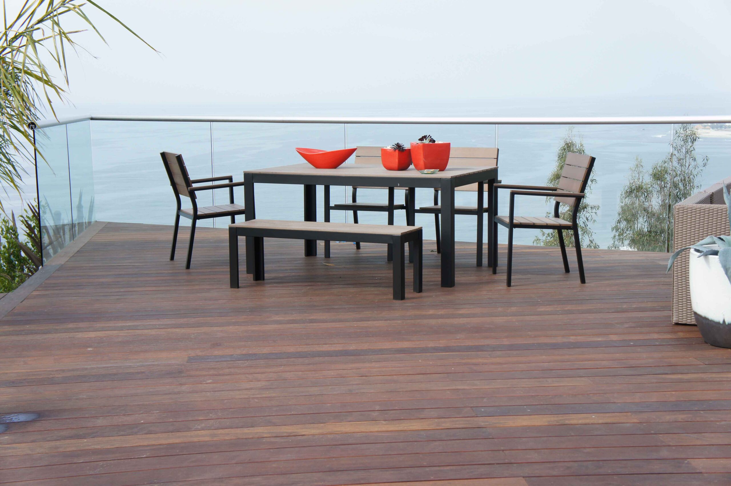 Glass Deck Railing: Combining Safety and Style for Your Deck 