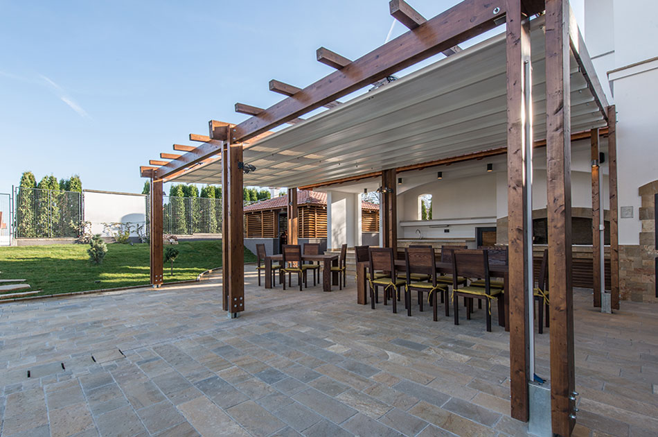 Simple Ways To Use Pergolas To Enhance Your Outdoor Landscape