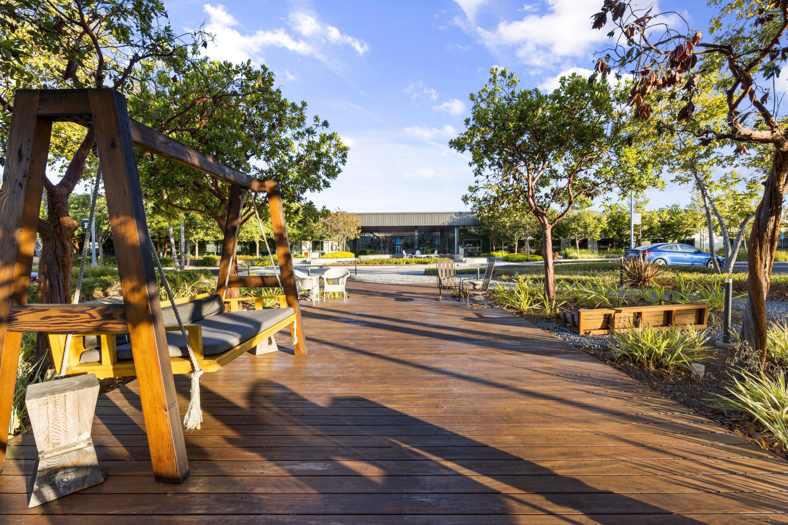 Wooden Deck Walkway : Stunning and Resilient Ipe Design