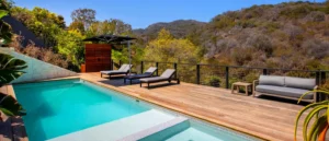 Deck builders design perfect and functional outdoor areas
